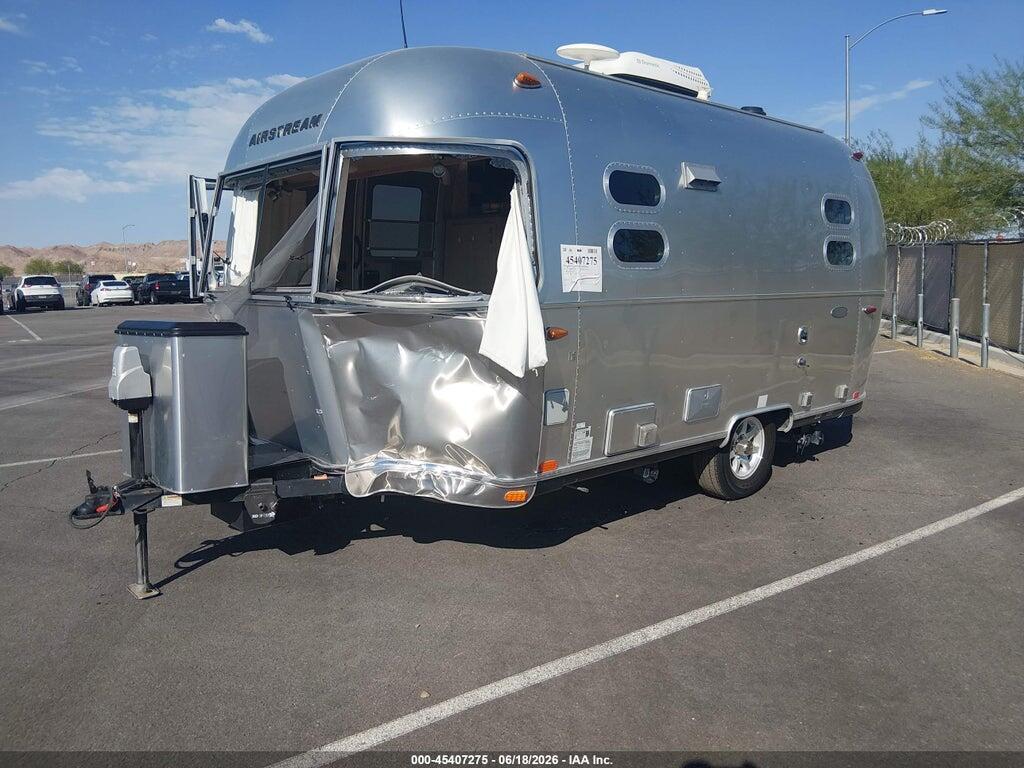 1STC9AA10HJ538771 2017 AIRSTREAM FLYING CLOUD photo no. 2