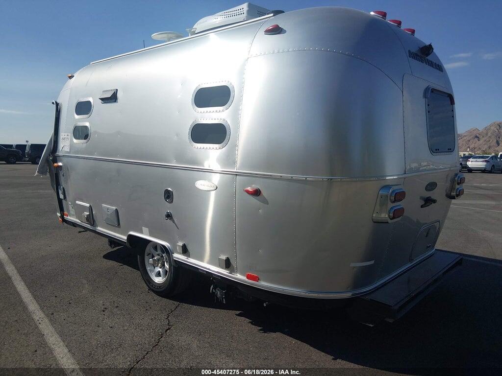 1STC9AA10HJ538771 2017 AIRSTREAM FLYING CLOUD photo no. 3