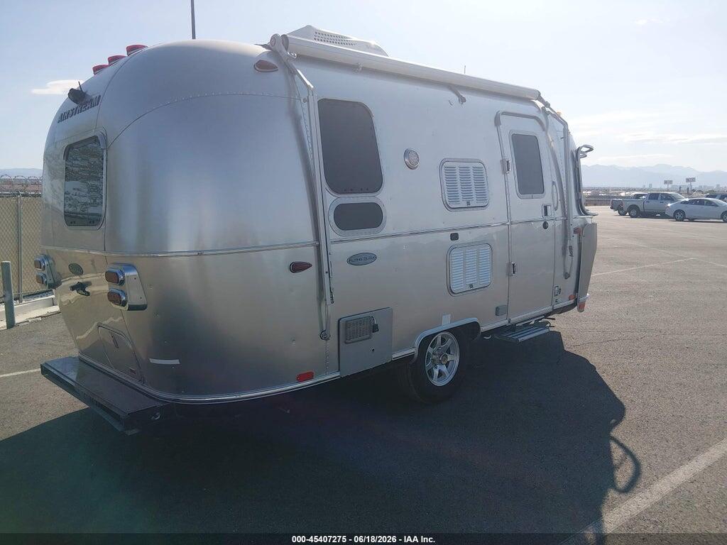 1STC9AA10HJ538771 2017 AIRSTREAM FLYING CLOUD photo no. 4