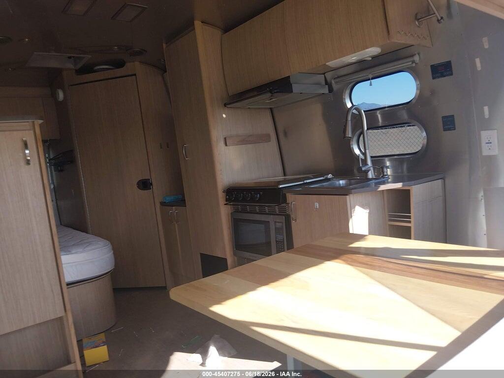 1STC9AA10HJ538771 2017 AIRSTREAM FLYING CLOUD photo no. 5