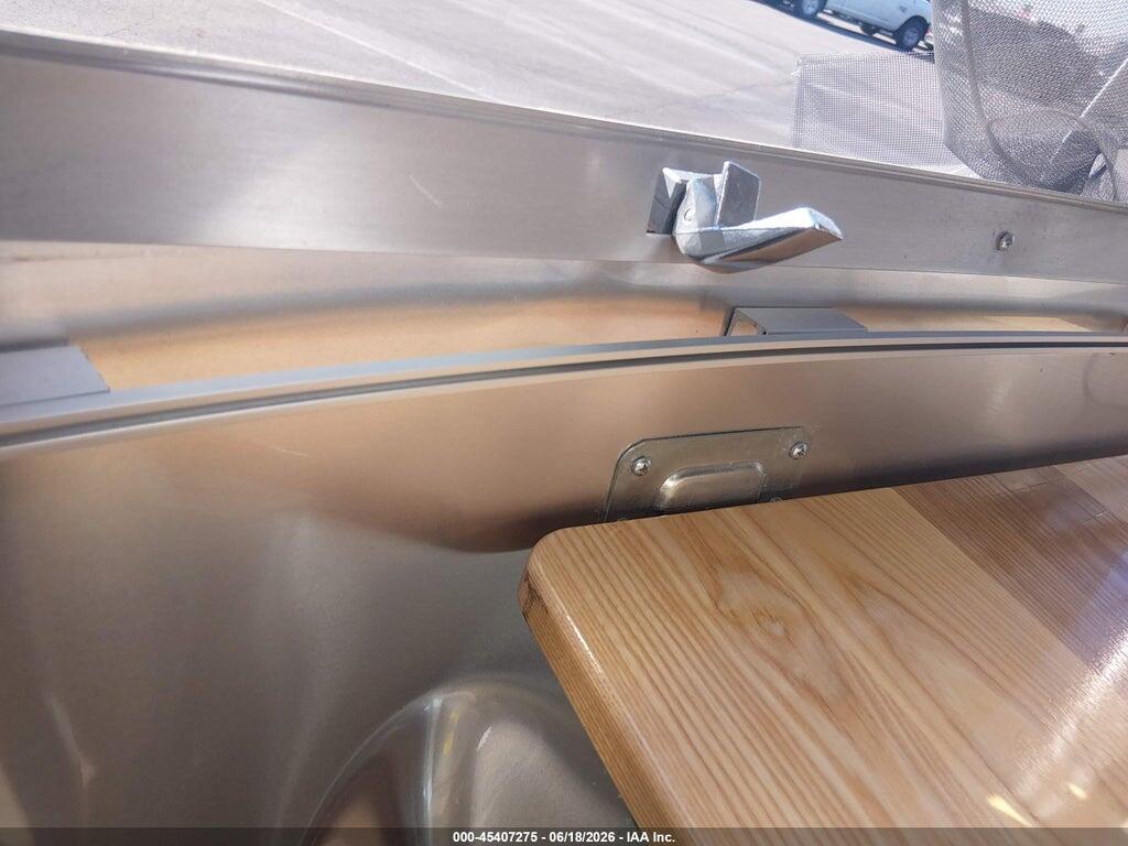 1STC9AA10HJ538771 2017 AIRSTREAM FLYING CLOUD photo no. 7