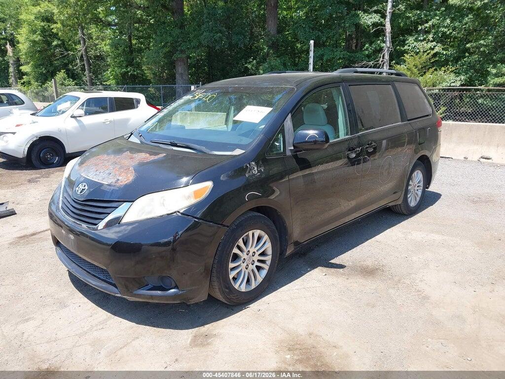 5TDKK3DC6BS037272 2011 TOYOTA SIENNA photo no. 2