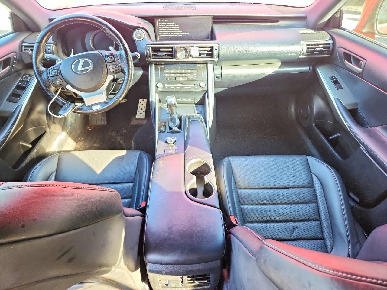 2018 LEXUS IS 300 — Фото 8 из 12