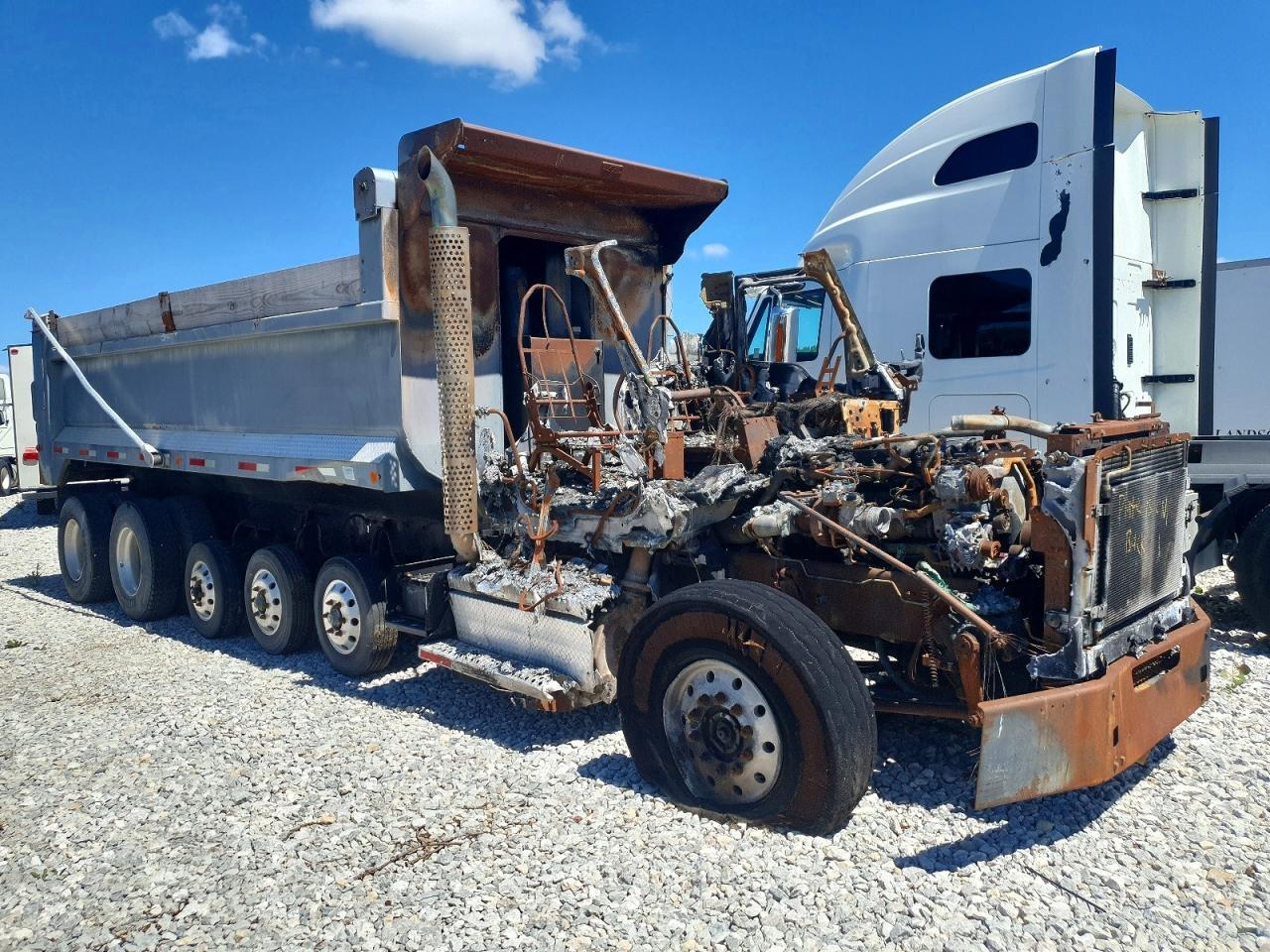 2019 KENWORTH T880 DUMP TRUCK