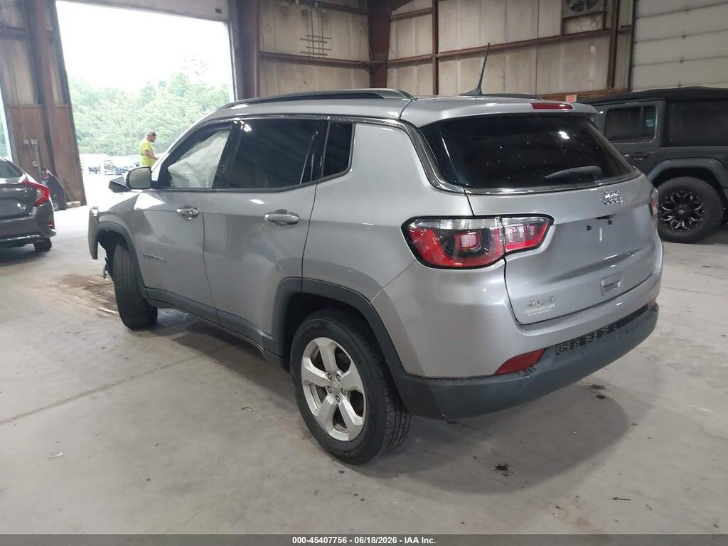3C4NJDBB7KT683409 2019 JEEP COMPASS photo no. 3