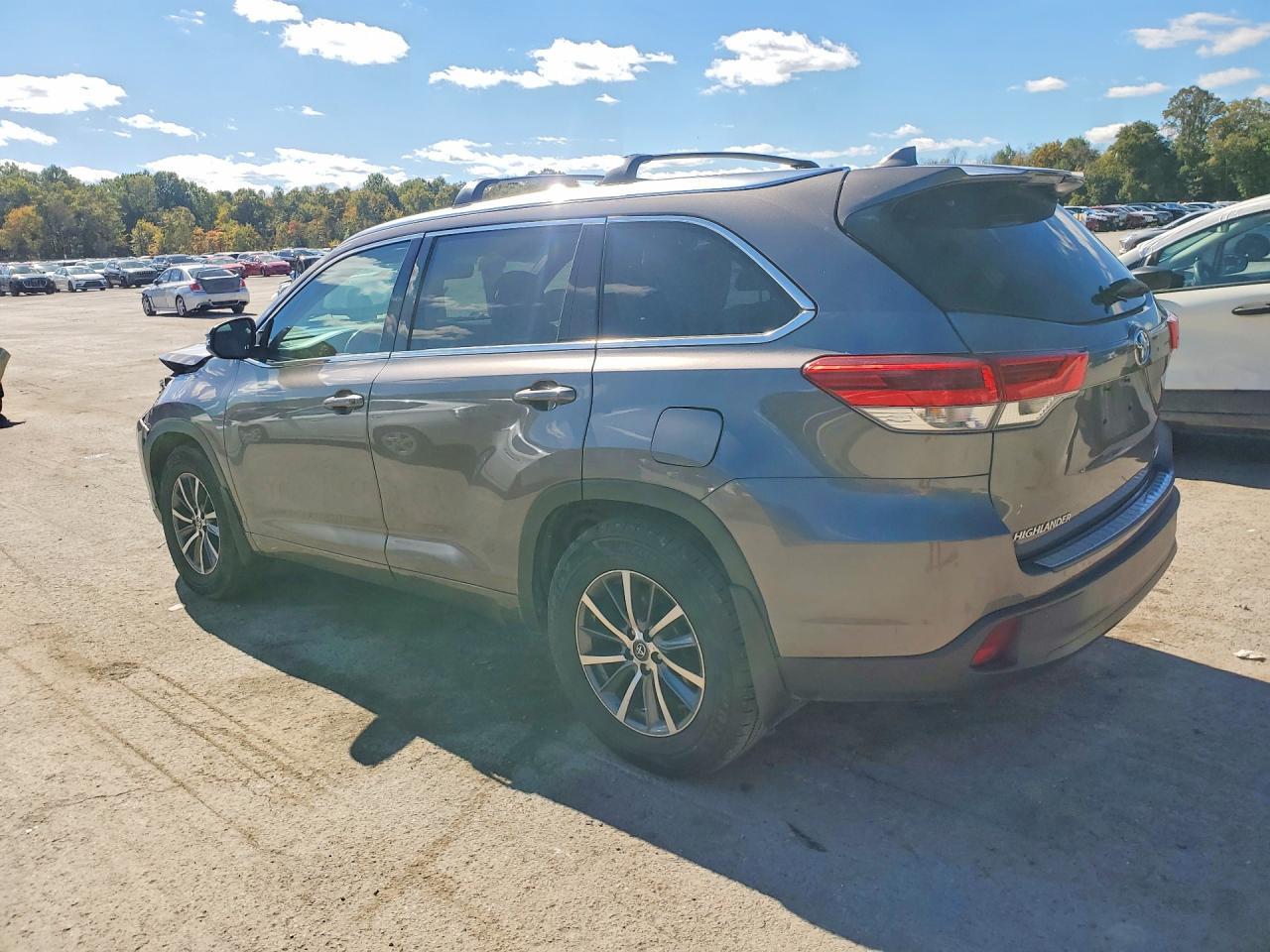 2018 TOYOTA HIGHLANDER XLE — Фото 2 из 13
