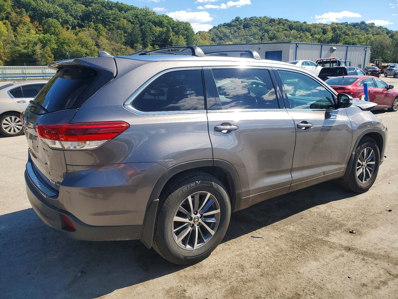 2018 TOYOTA HIGHLANDER XLE — Фото 3 из 13