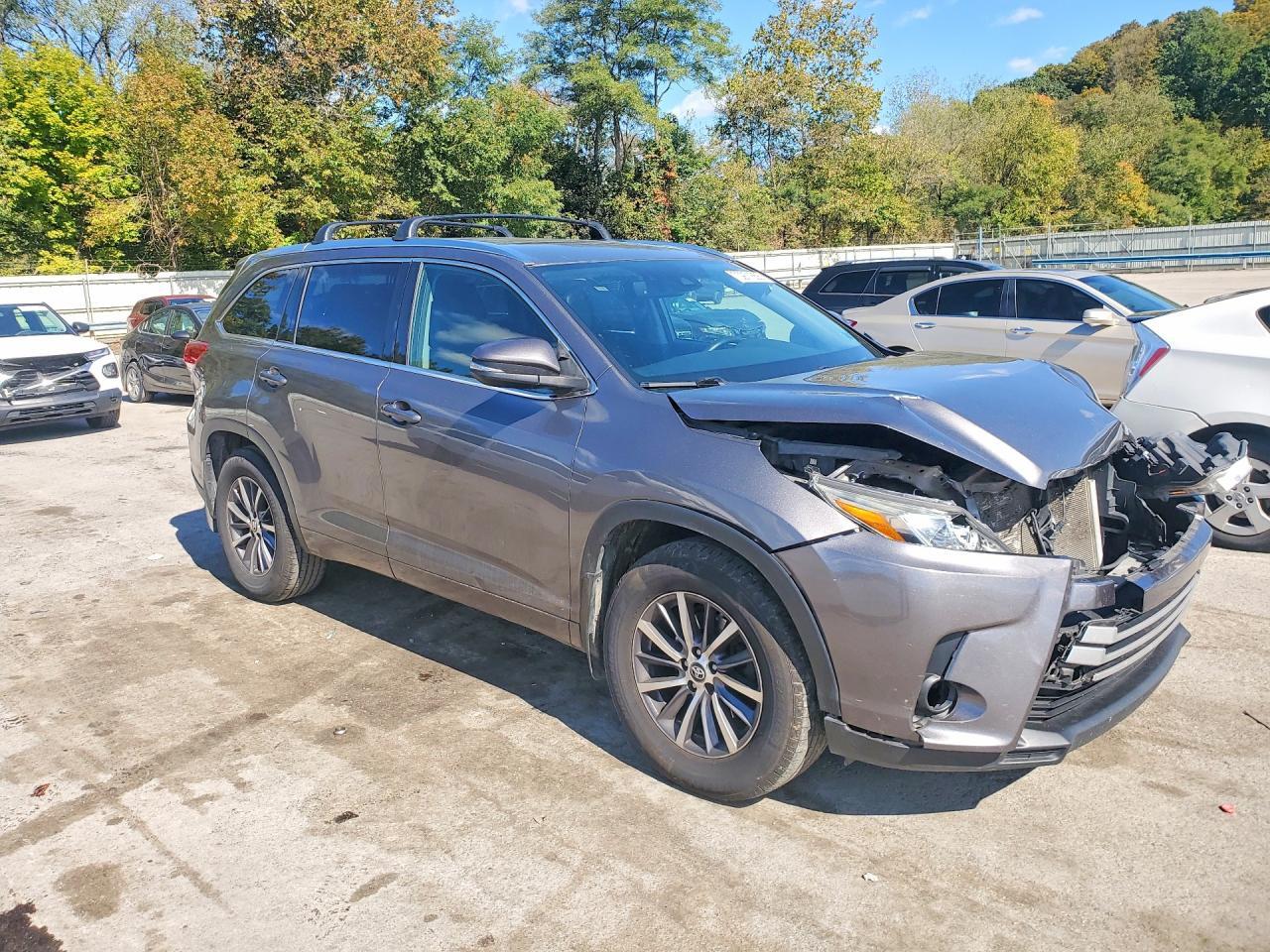 2018 TOYOTA HIGHLANDER XLE — Фото 4 из 13