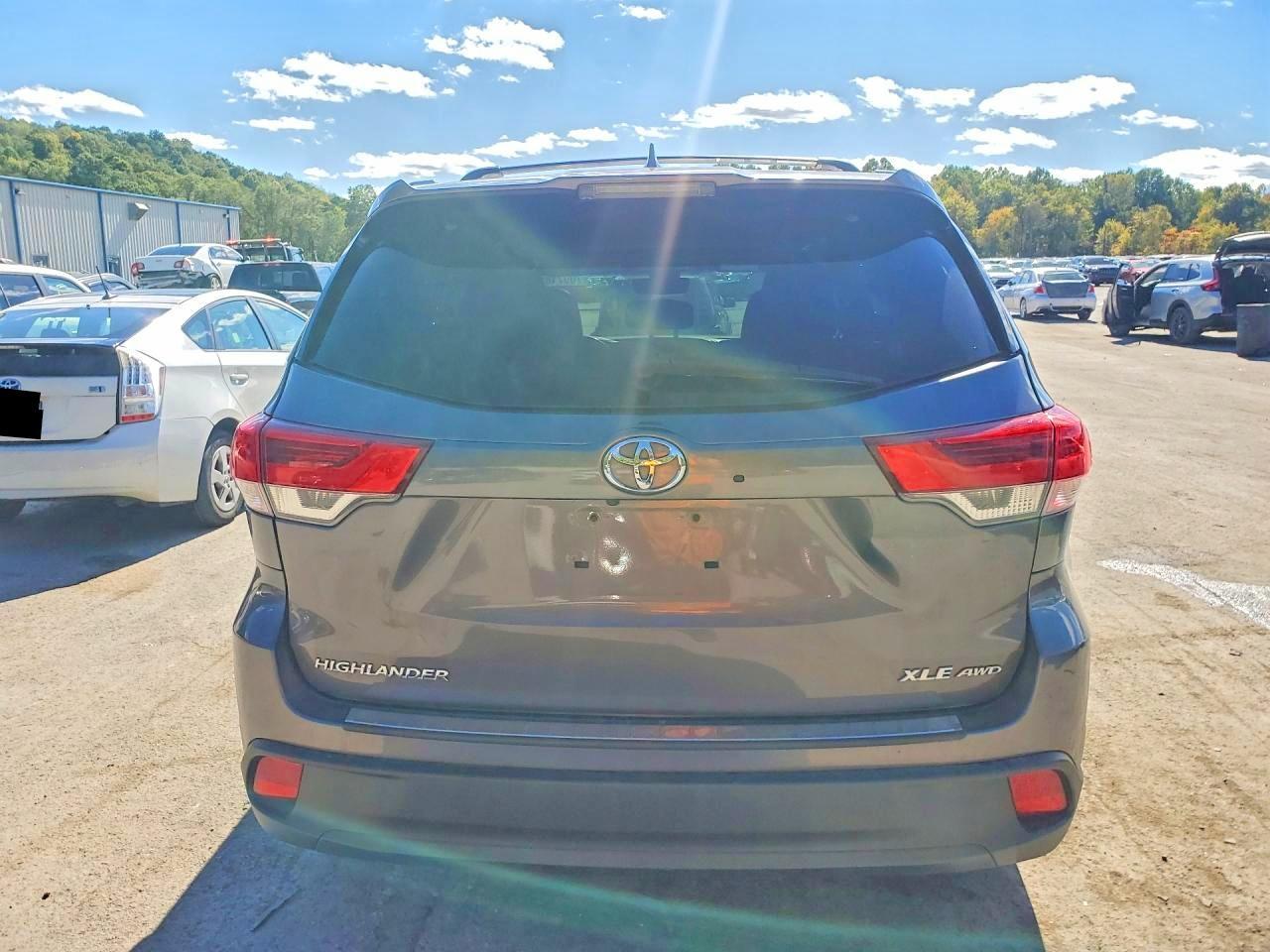 2018 TOYOTA HIGHLANDER XLE — Фото 6 из 13
