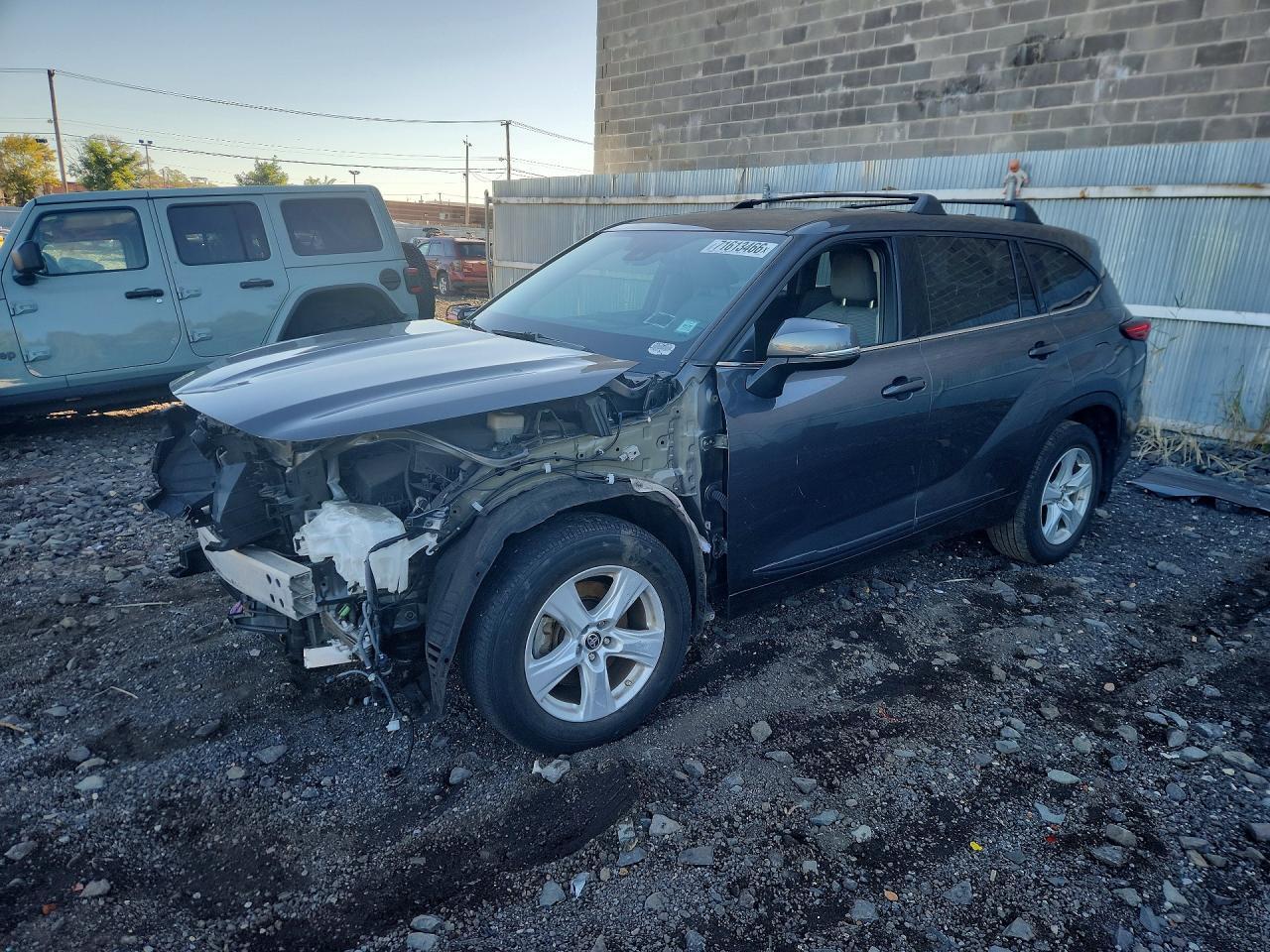 2021 TOYOTA HIGHLANDER LE