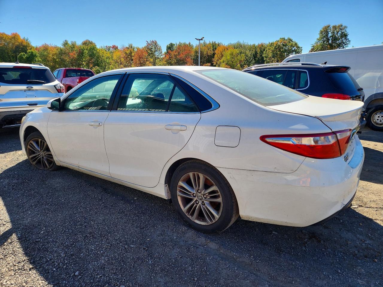 2015 TOYOTA CAMRY SE — Фото 2 из 12