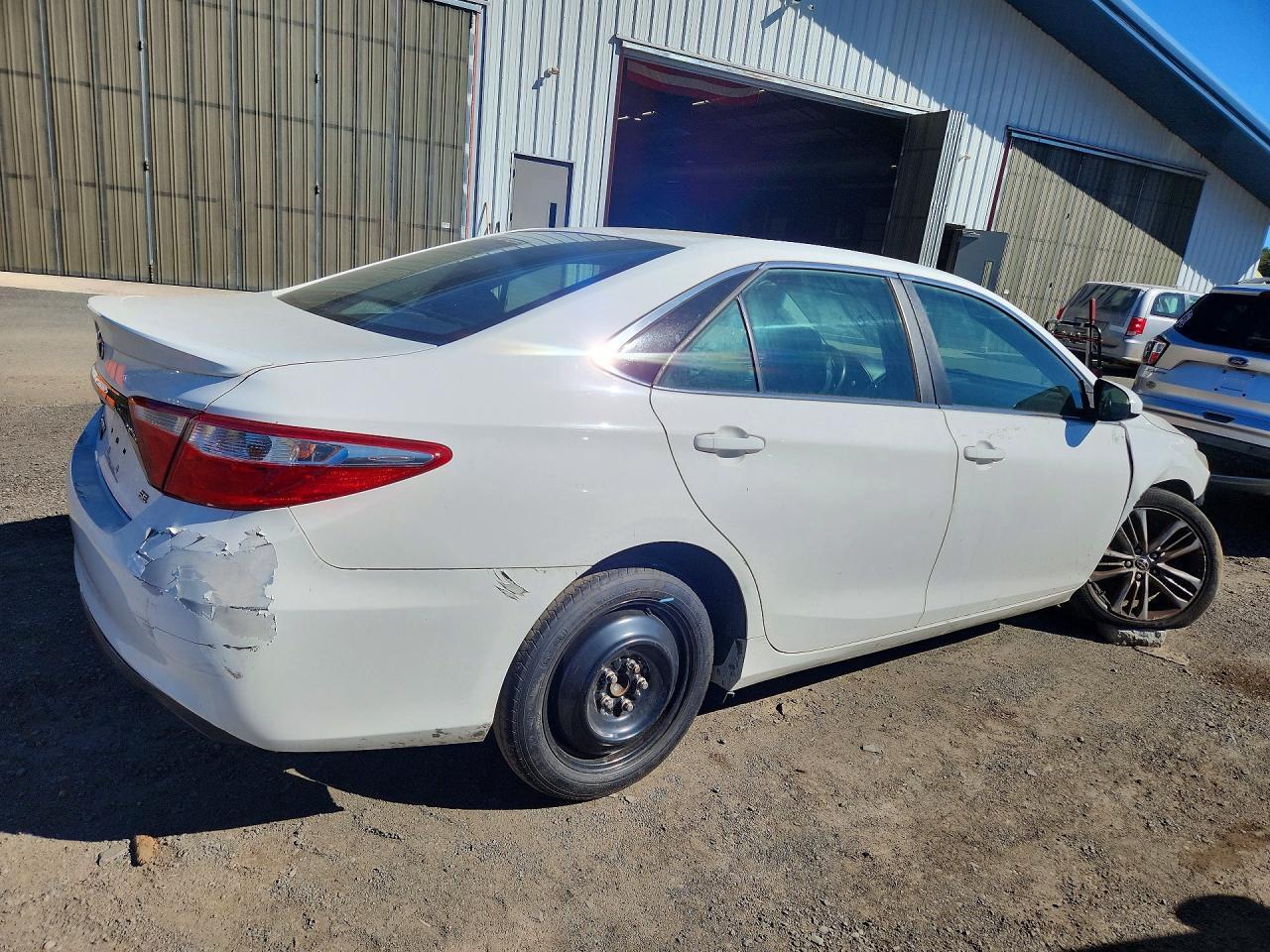 2015 TOYOTA CAMRY SE — Фото 3 из 12