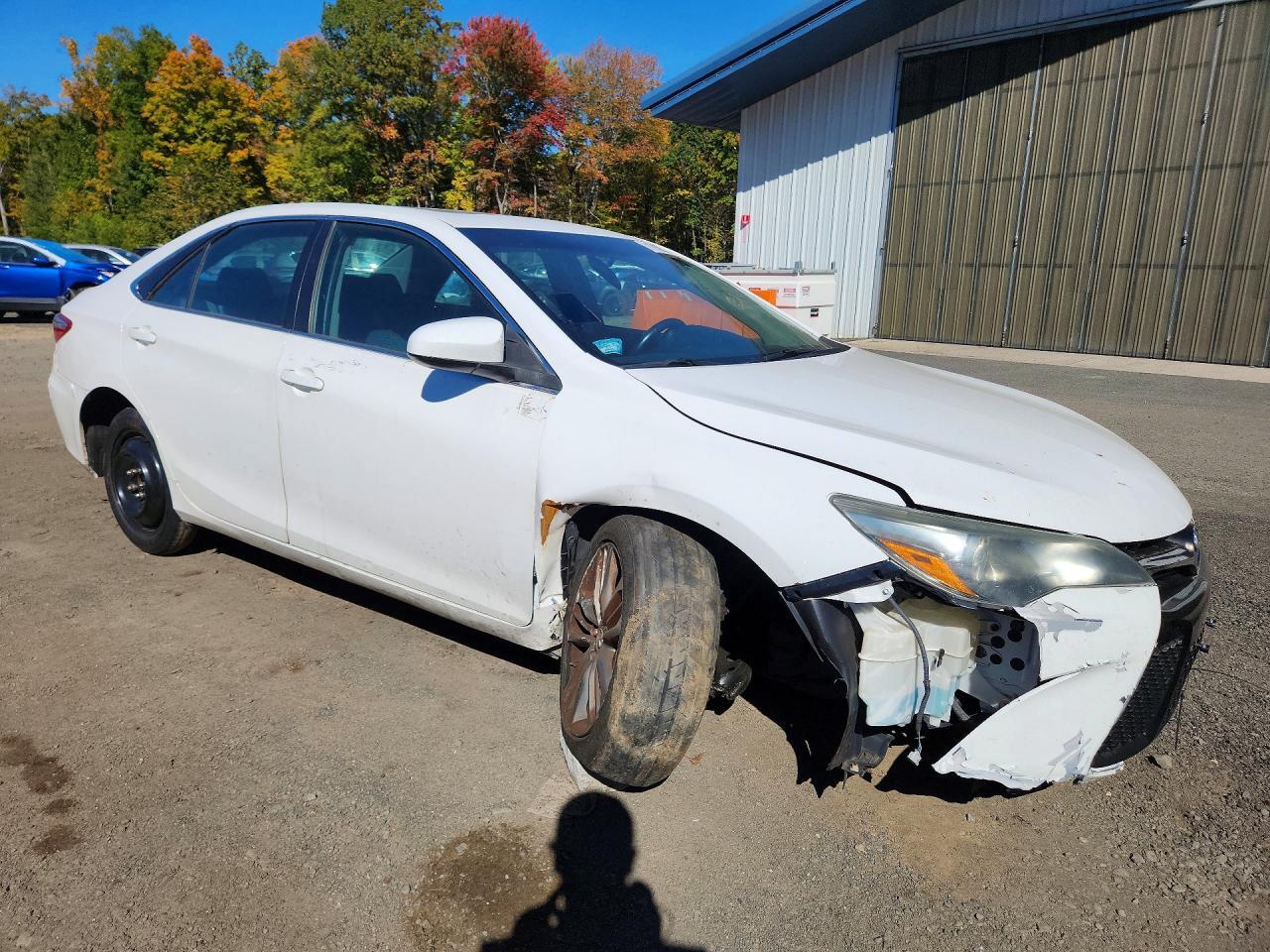 2015 TOYOTA CAMRY SE — Фото 4 из 12