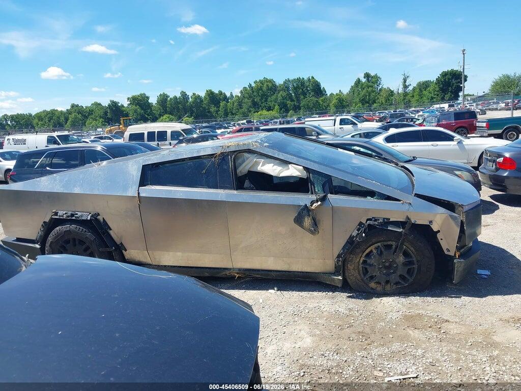 7G2CEHED0SA059900 2025 TESLA CYBERTRUCK photo no. 11