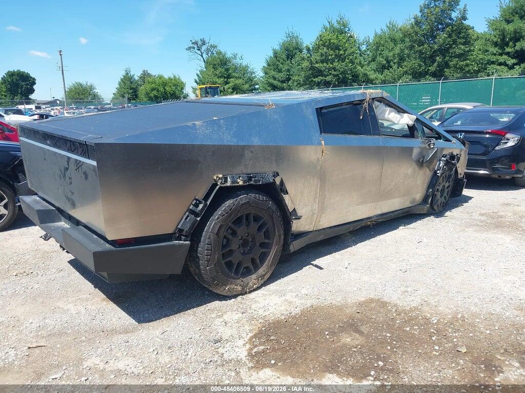 7G2CEHED0SA059900 2025 TESLA CYBERTRUCK photo no. 4
