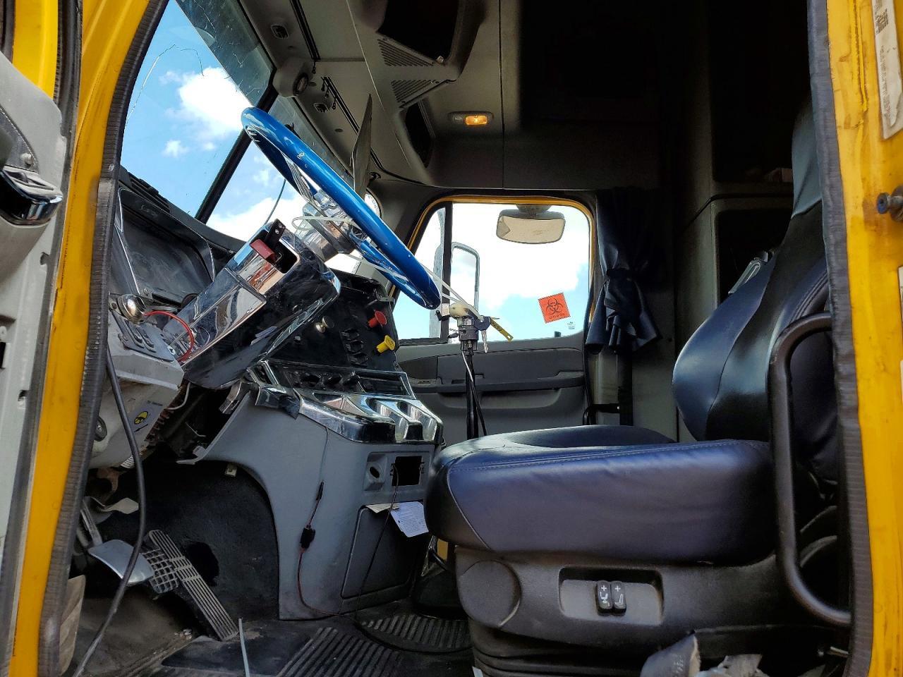 2006 FREIGHTLINER COLUMBIA 120 SEMI TRUCK — Фото 7 из 13