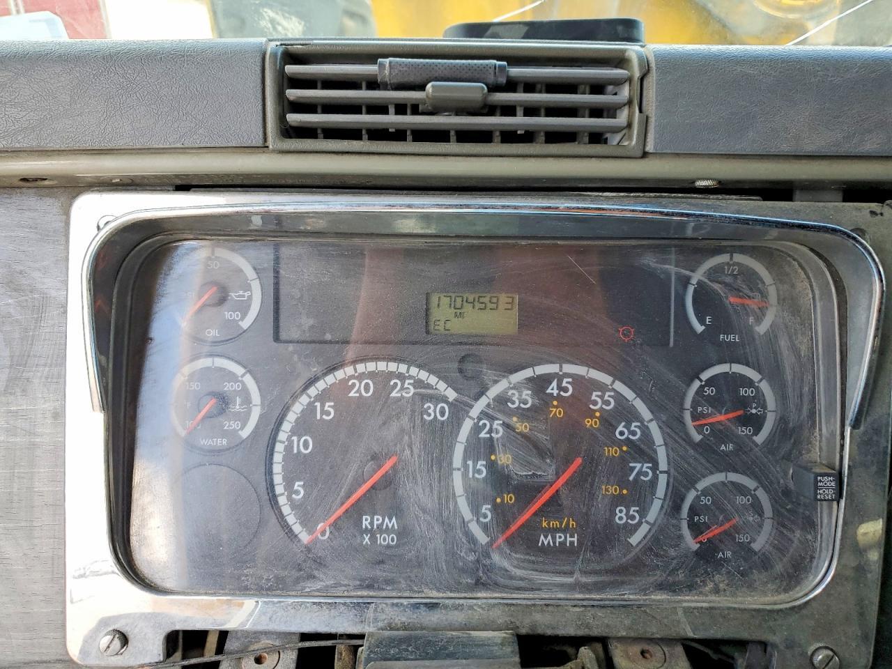 2006 FREIGHTLINER COLUMBIA 120 SEMI TRUCK — Фото 9 из 13