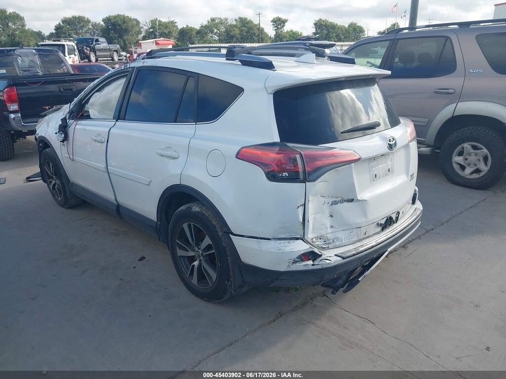 JTMRFREV7HJ121709 2017 TOYOTA RAV4 photo no. 3
