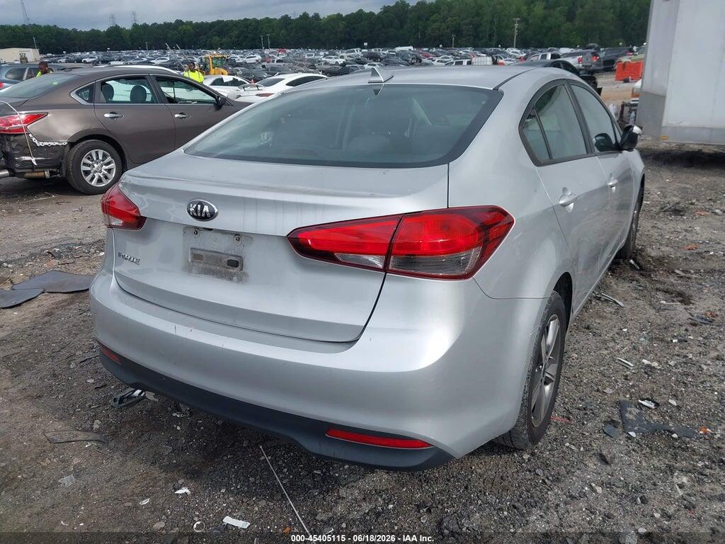 3KPFL4A71JE202956 2018 KIA FORTE photo no. 4