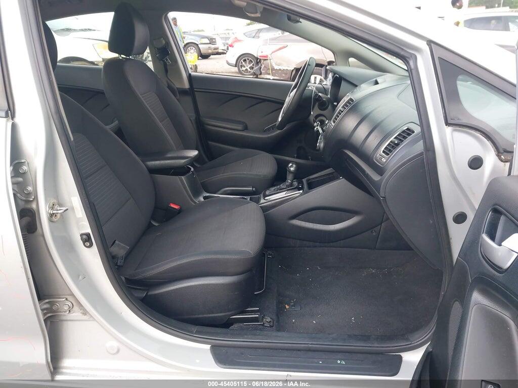 3KPFL4A71JE202956 2018 KIA FORTE photo no. 5