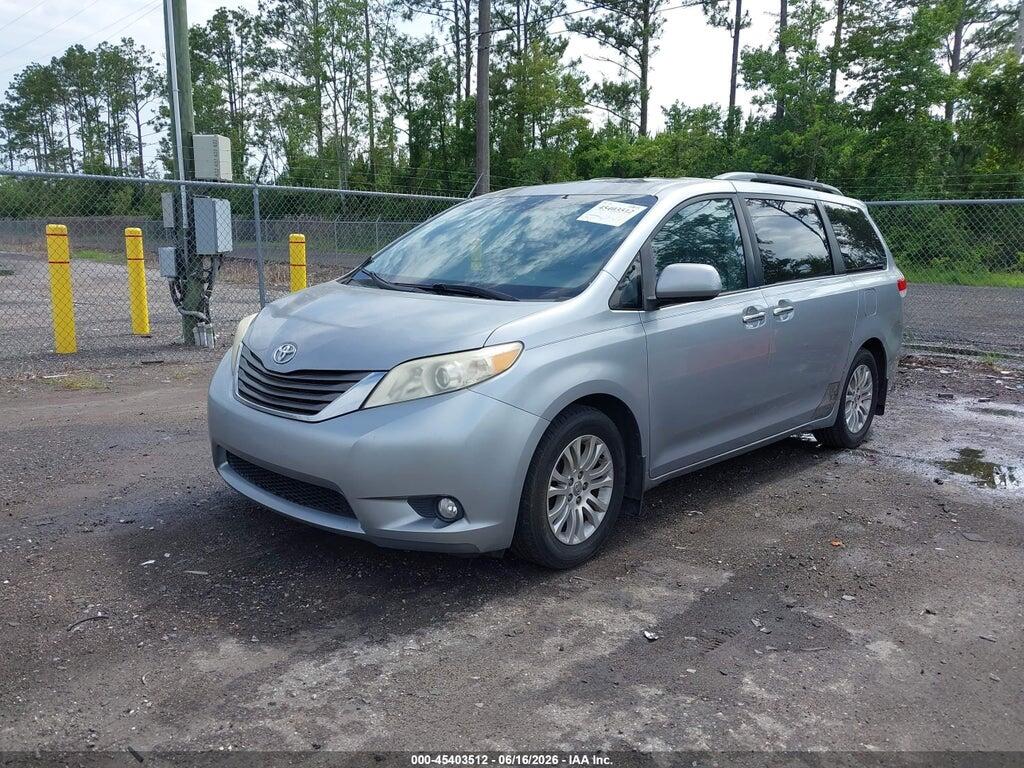 5TDYK3DC5BS148406 2011 TOYOTA SIENNA photo no. 2