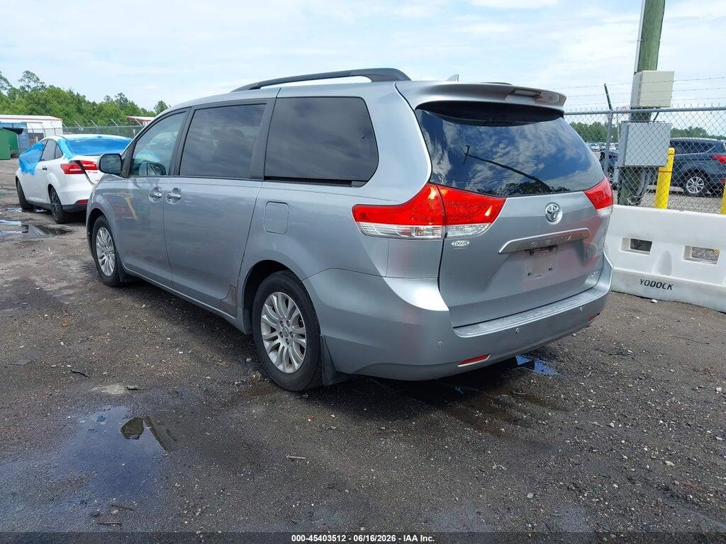 5TDYK3DC5BS148406 2011 TOYOTA SIENNA photo no. 3