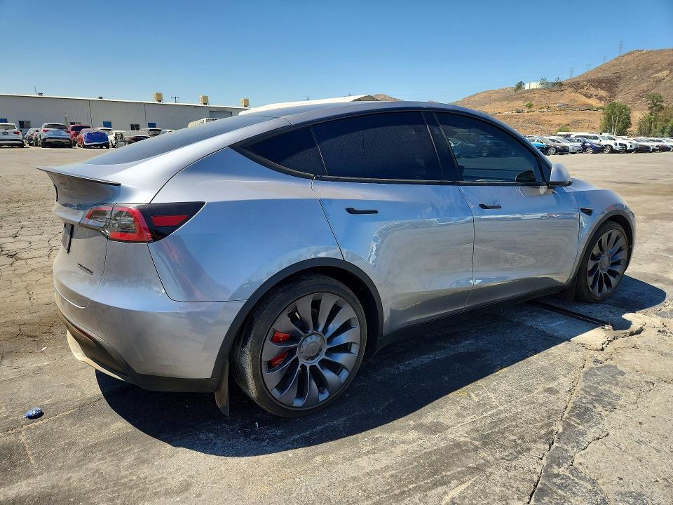 2024 TESLA MODEL Y — Фото 3 из 13