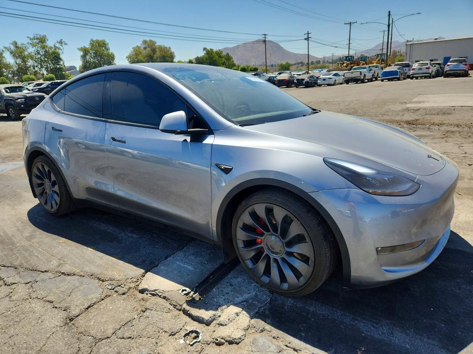 2024 TESLA MODEL Y — Фото 4 из 13