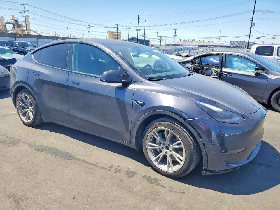 2024 TESLA MODEL Y — Фото 4 из 13