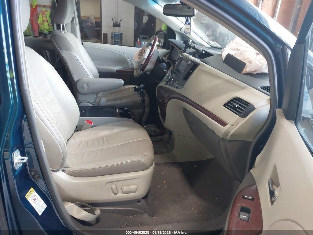 5TDYK3DC6BS041378 2011 TOYOTA SIENNA photo no. 5