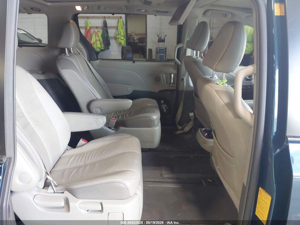 5TDYK3DC6BS041378 2011 TOYOTA SIENNA photo no. 8