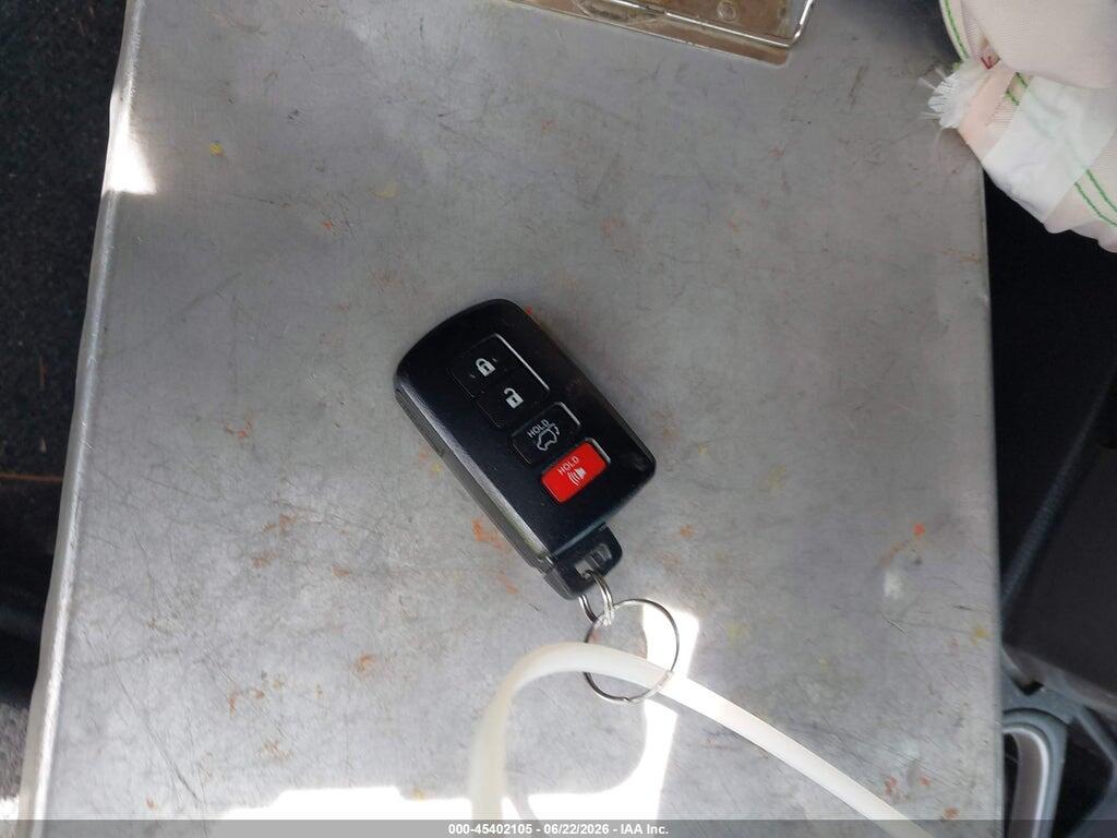 2T3RFREVXJW833929 2018 TOYOTA RAV4 photo no. 11