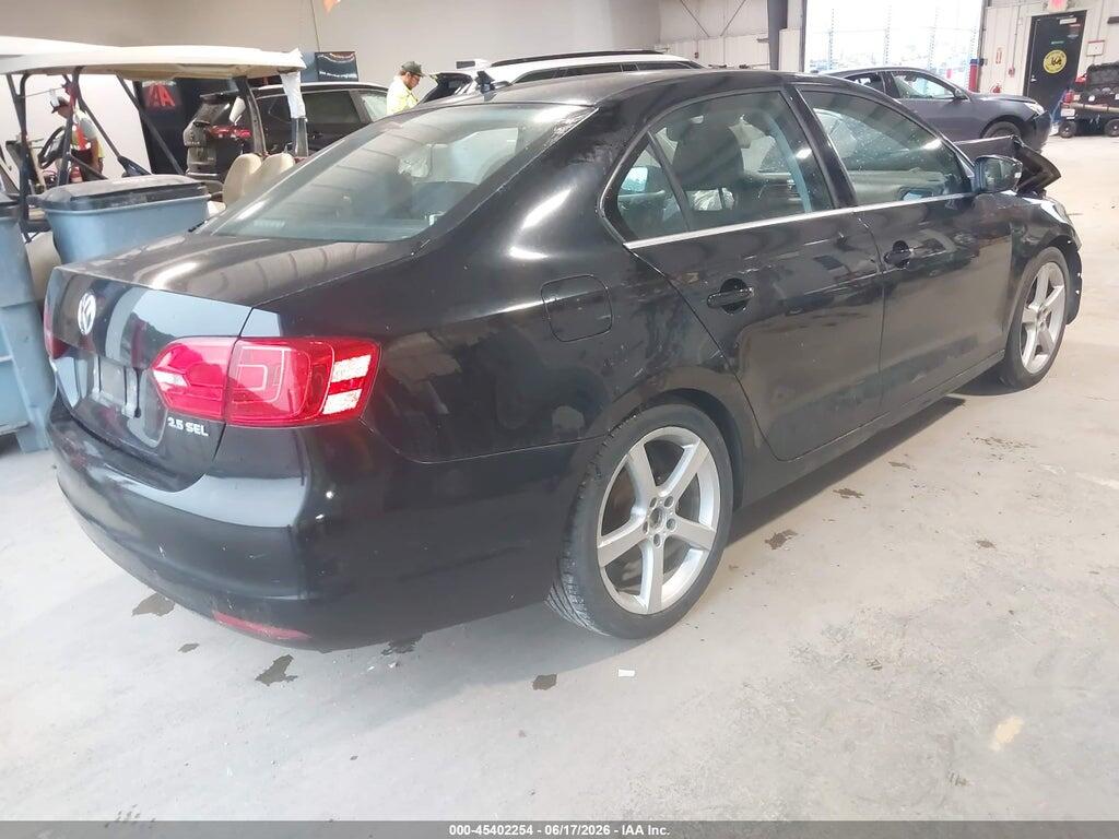 3VWLX7AJ7BM349727 2011 VOLKSWAGEN JETTA photo no. 4