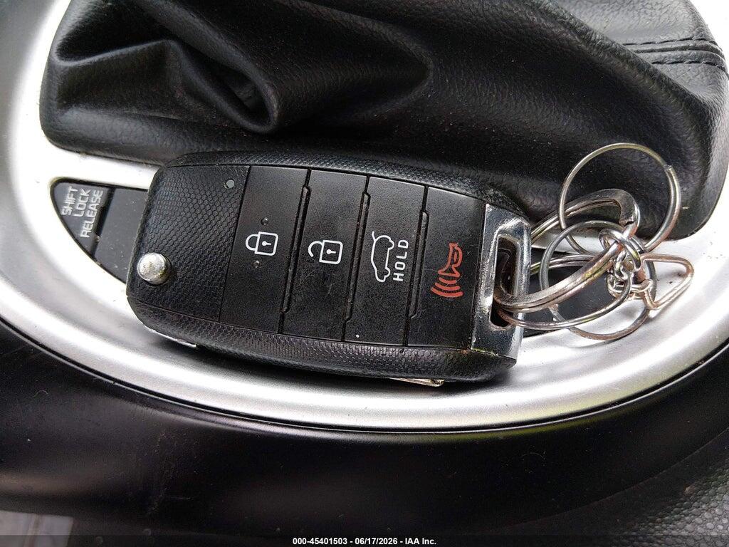 KNDJN2A29J7543874 2018 KIA SOUL photo no. 11