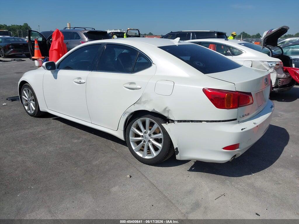 JTHCF5C20A2032697 2010 LEXUS IS 250 photo no. 3