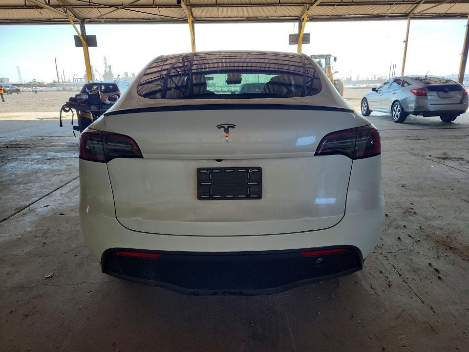 2024 TESLA MODEL Y — Фото 6 из 12