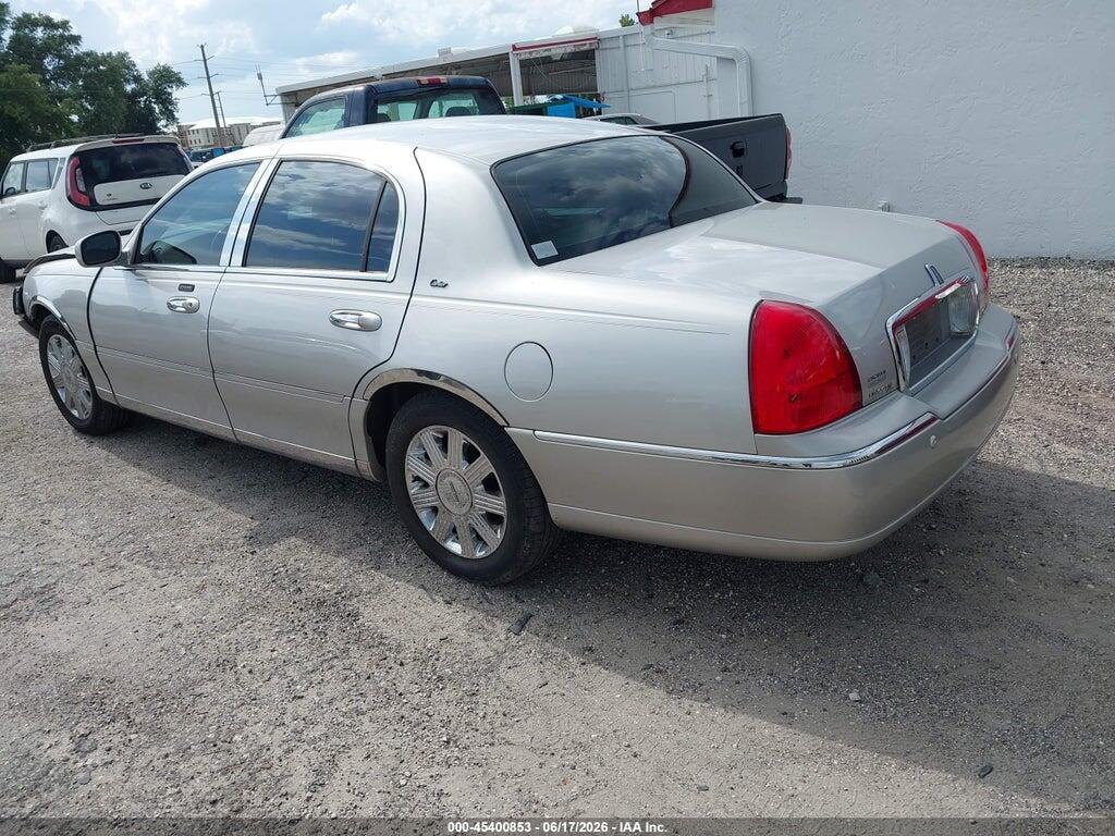 1LNHM83WX3Y658965 2003 LINCOLN TOWN CAR photo no. 3