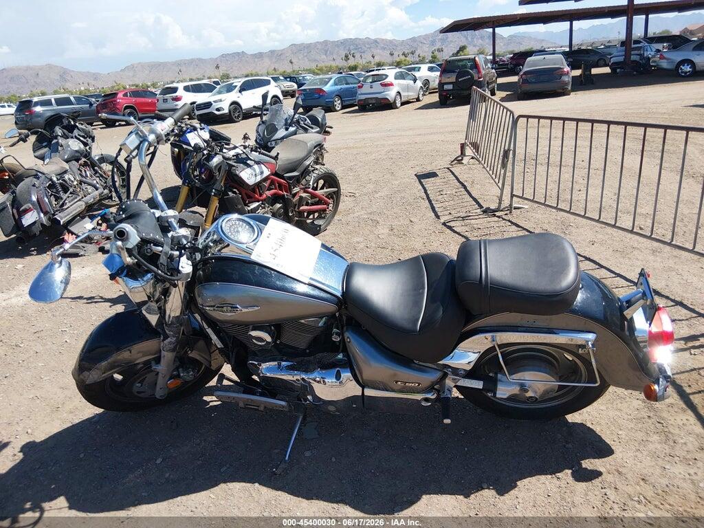 JS1VY52A652105228 2005 SUZUKI C90 photo no. 12