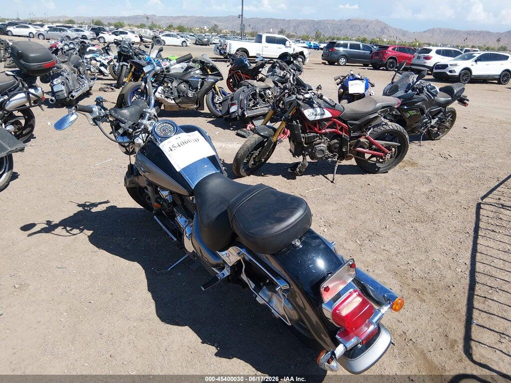 JS1VY52A652105228 2005 SUZUKI C90 photo no. 3