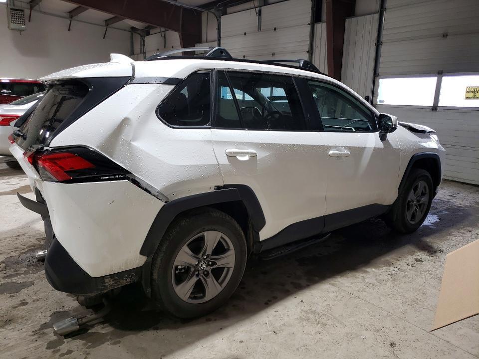 2024 TOYOTA RAV4 XLE — Фото 3 из 13