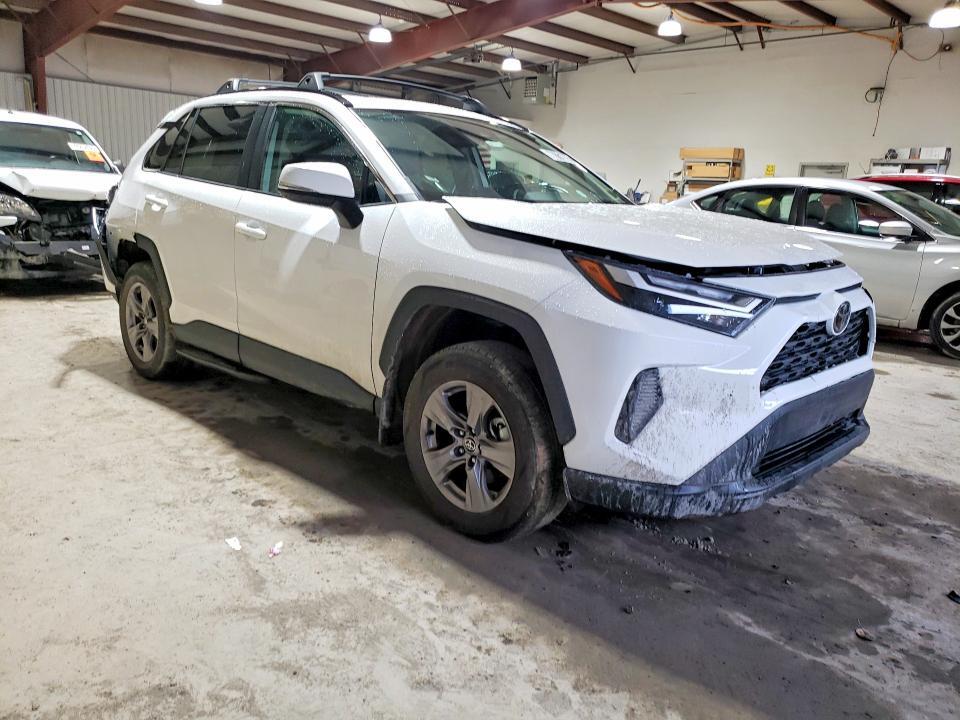2024 TOYOTA RAV4 XLE — Фото 4 из 13