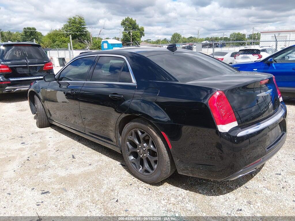 2C3CCAAG3JH281945 2018 CHRYSLER 300 photo no. 3