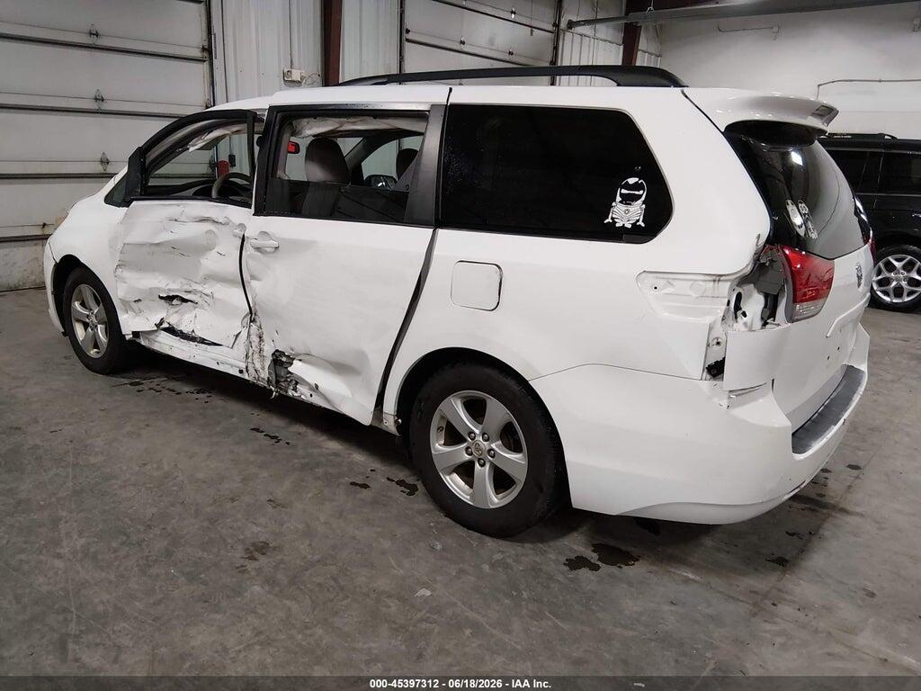 5TDKK3DC5BS057299 2011 TOYOTA SIENNA photo no. 3