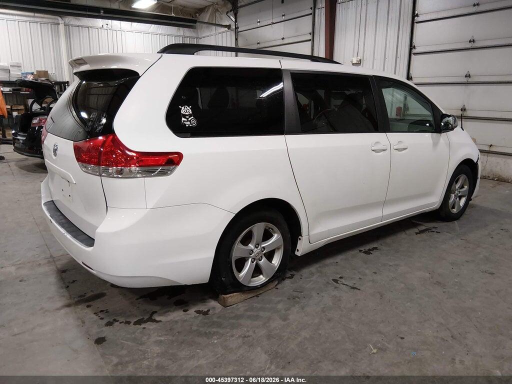 5TDKK3DC5BS057299 2011 TOYOTA SIENNA photo no. 4