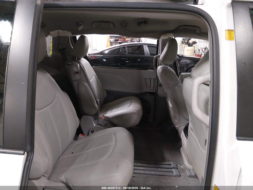 5TDKK3DC5BS057299 2011 TOYOTA SIENNA photo no. 8