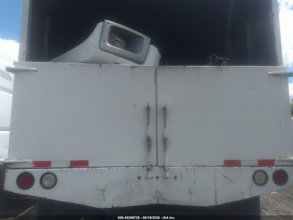 1GBJ7C1C44F505945 2004 CHEVROLET CC7500 photo no. 8