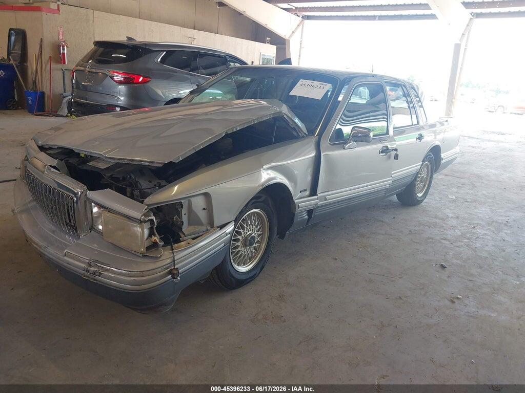 1LNLM82W7RY766464 1994 LINCOLN TOWN CAR photo no. 2