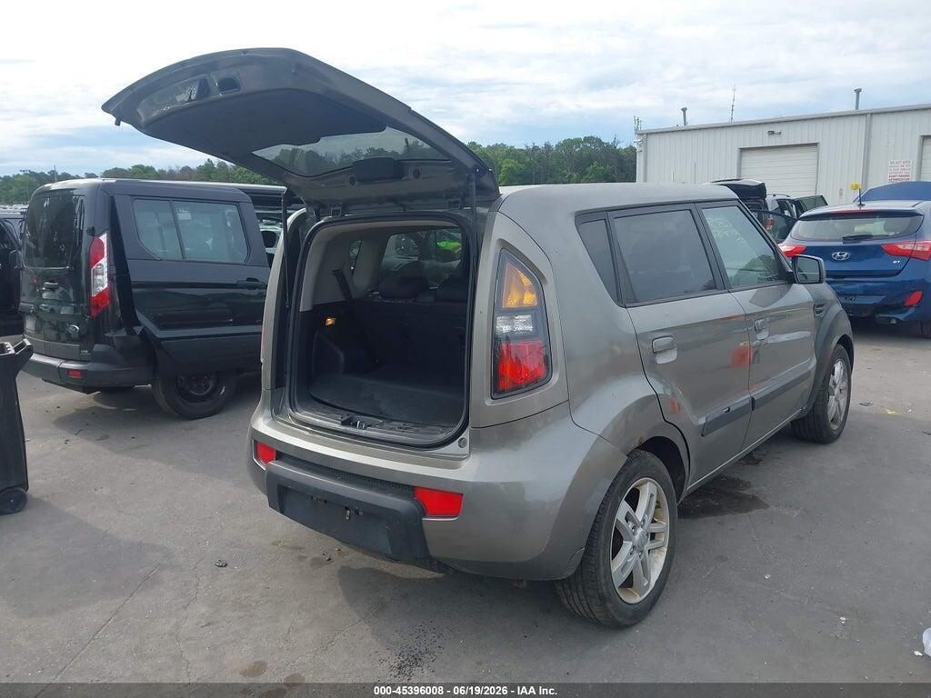 KNDJT2A23A7190361 2010 KIA SOUL photo no. 4