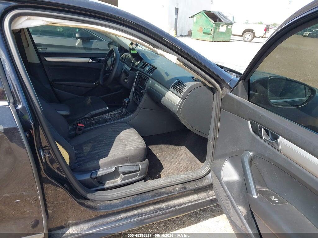 1VWAT7A31HC051818 2017 VOLKSWAGEN PASSAT photo no. 5