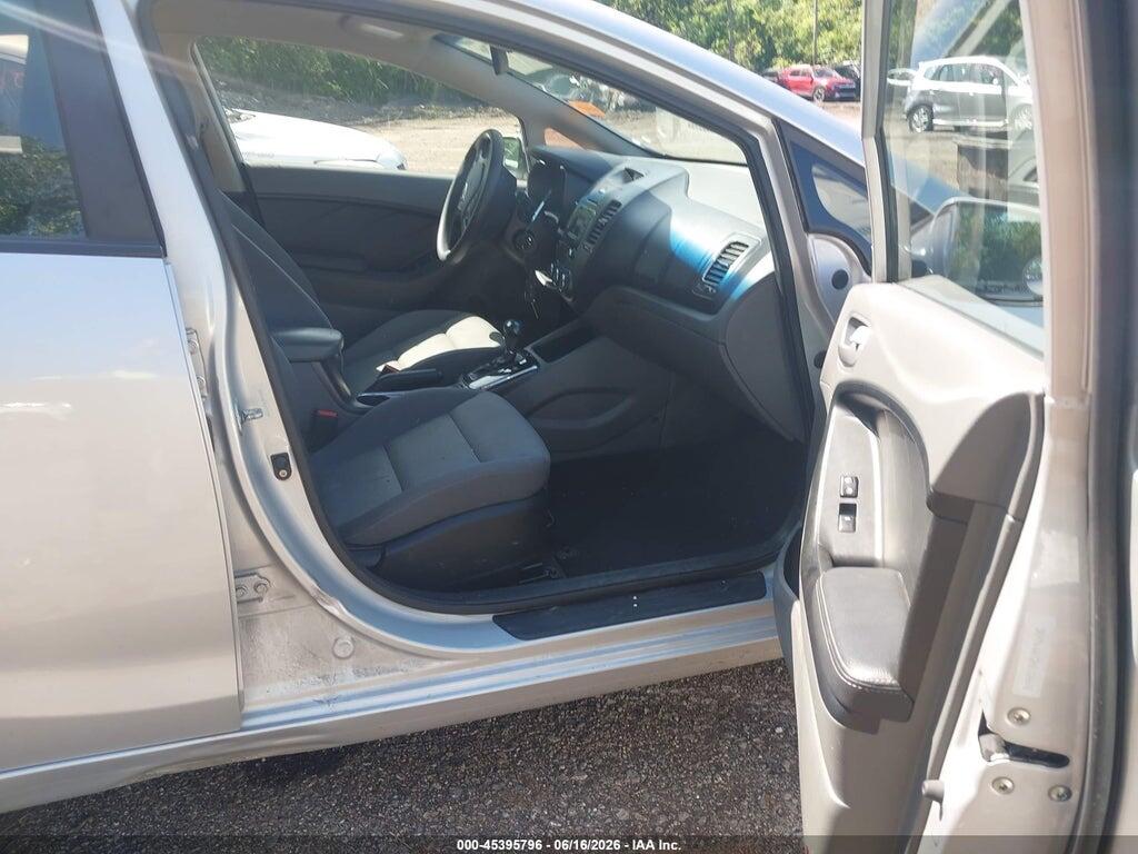 3KPFK4A74HE075939 2017 KIA FORTE photo no. 5